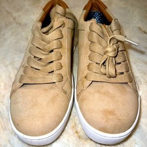 Size 3 kids Steve Madden dress shoes.